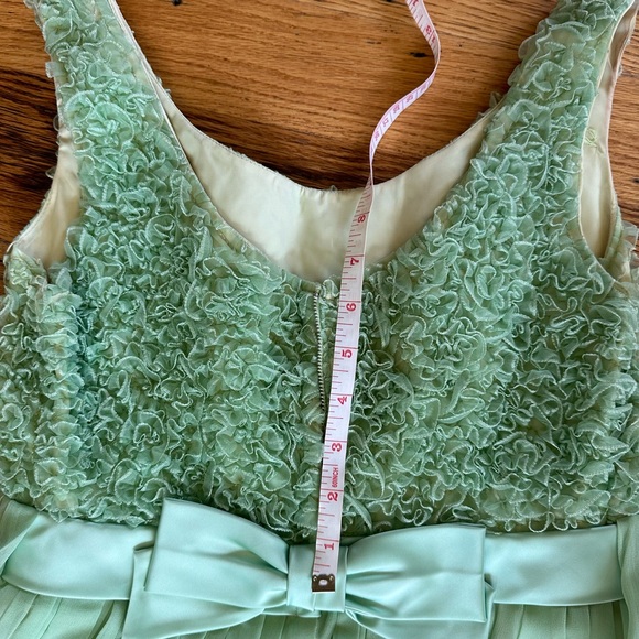 Green Retro Formal Dress - Picture 8 of 10
